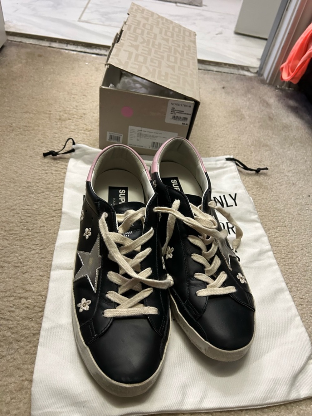 AUTHENTIC GOLDEN GOOSE super star flower embroidered tennis shoes.